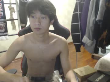man holayvng image #370051